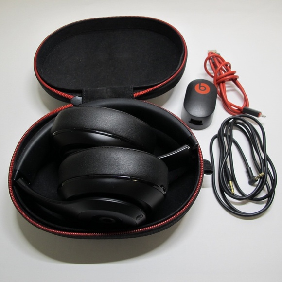 Beats by Dre Studio Wireless Over-Ear Headphone - Picture 12 of 13